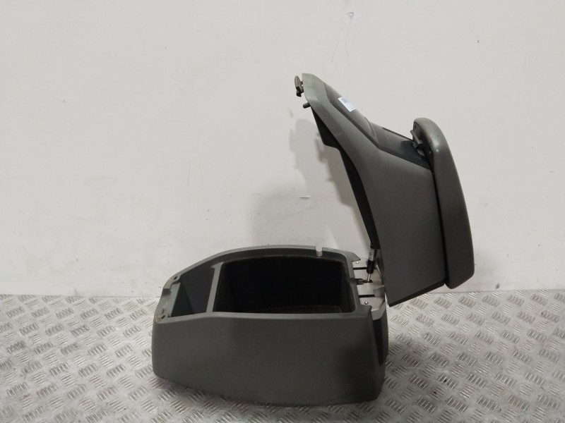 Recambio de consola central para ssangyong rodius i 2.7 xdi referencia OEM IAM   