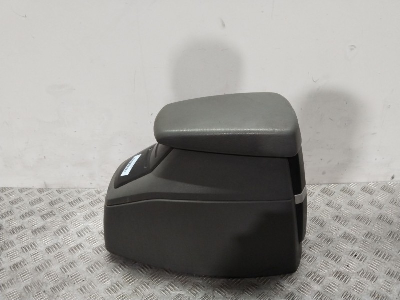 Recambio de consola central para ssangyong rodius i 2.7 xdi referencia OEM IAM   
