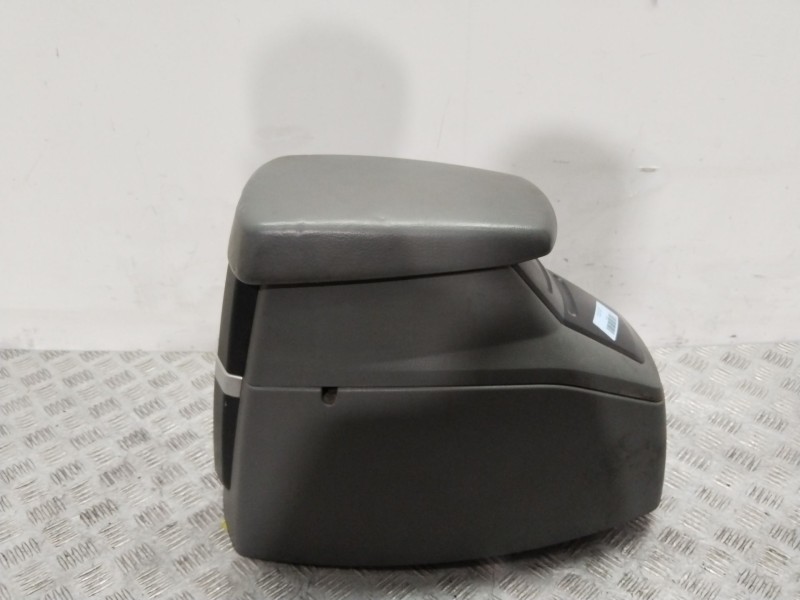 Recambio de consola central para ssangyong rodius i 2.7 xdi referencia OEM IAM   