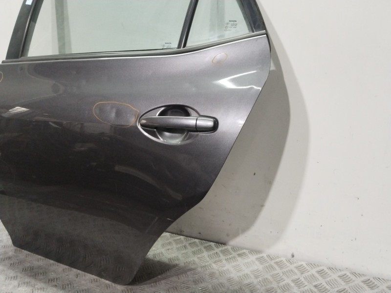 Recambio de puerta trasera izquierda para toyota auris (_e15_) 2.0 d-4d (ade150_) referencia OEM IAM 6700402260  