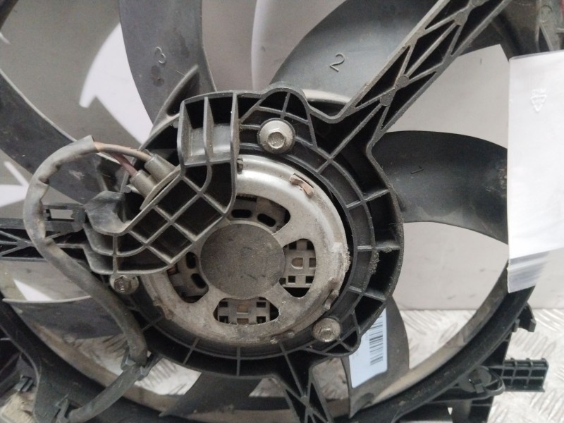 Recambio de electroventilador para opel insignia a (g09) 2.0 cdti (68) referencia OEM IAM 13300195  