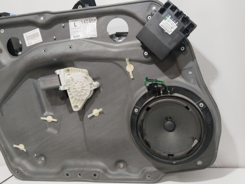 Recambio de elevalunas delantero izquierdo para mercedes-benz clase b (w245) 200 (245.233) referencia OEM IAM 993582105  