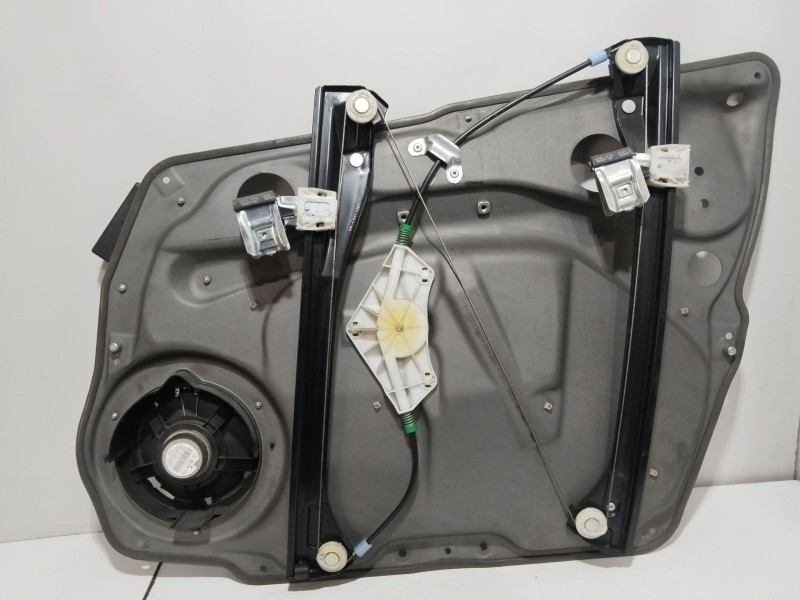 Recambio de elevalunas delantero izquierdo para mercedes-benz clase b (w245) 200 (245.233) referencia OEM IAM 993582105  