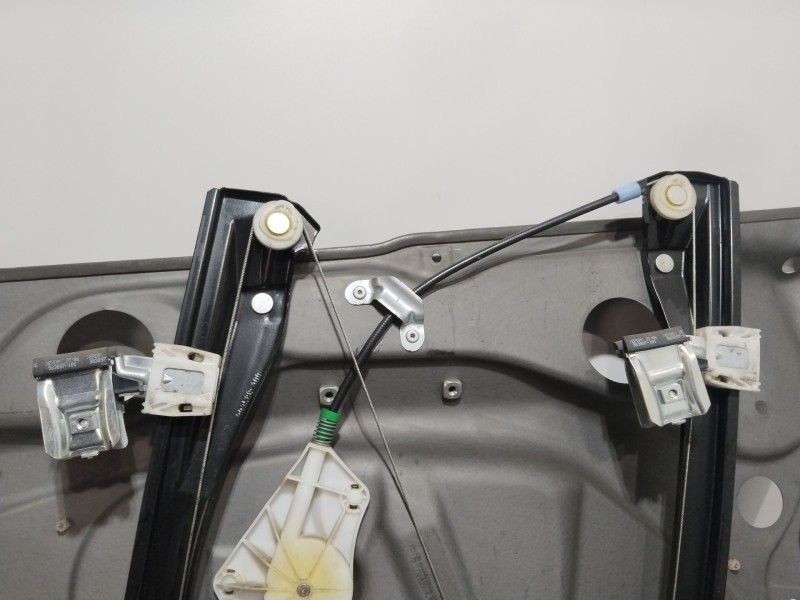 Recambio de elevalunas delantero izquierdo para mercedes-benz clase b (w245) 200 (245.233) referencia OEM IAM 993582105  