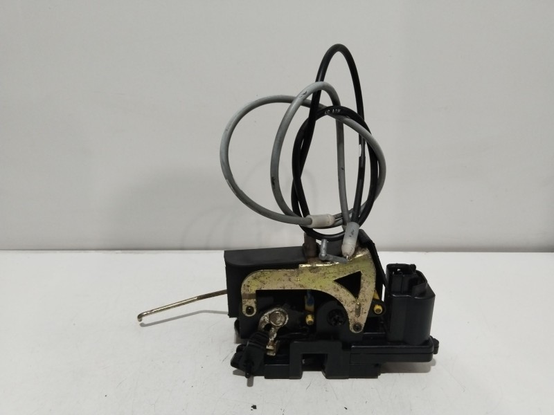 Recambio de cerradura puerta trasera derecha para ssangyong rodius i 2.7 xdi referencia OEM IAM 7132021004  