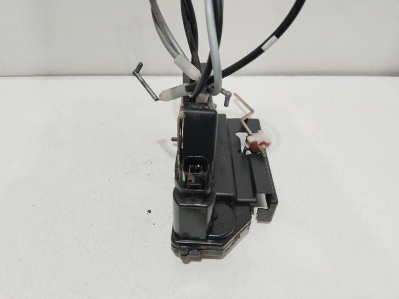 Recambio de cerradura puerta trasera derecha para ssangyong rodius i 2.7 xdi referencia OEM IAM 7132021004  