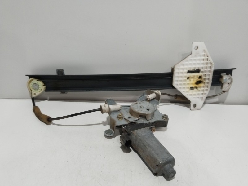 Recambio de elevalunas trasero izquierdo para ssangyong rodius i 2.7 xdi referencia OEM IAM 7333021001  