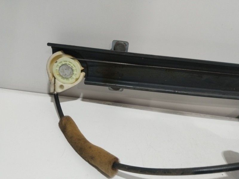 Recambio de elevalunas trasero izquierdo para ssangyong rodius i 2.7 xdi referencia OEM IAM 7333021001  