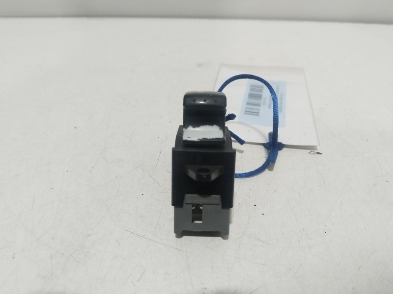 Recambio de mando elevalunas trasero izquierdo para ssangyong rodius i 2.7 xdi referencia OEM IAM 8584021000HBJ  