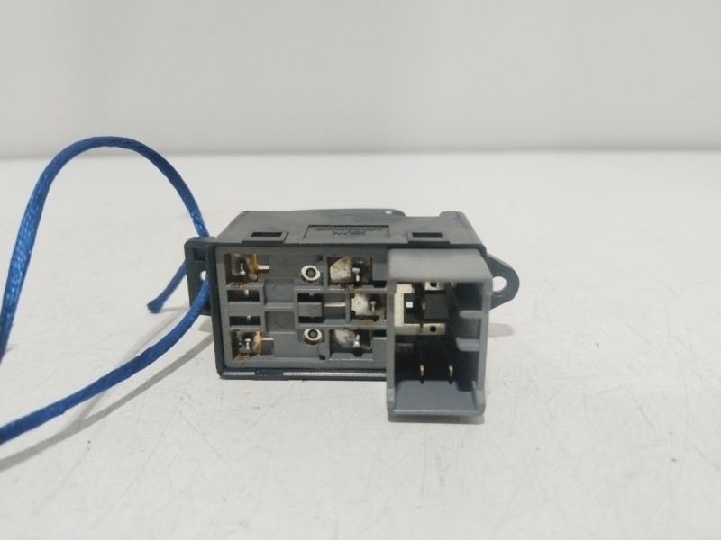 Recambio de mando elevalunas trasero izquierdo para ssangyong rodius i 2.7 xdi referencia OEM IAM 8584021000HBJ  