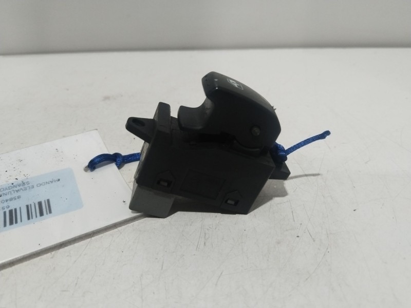 Recambio de mando elevalunas trasero derecho para ssangyong rodius i 2.7 xdi referencia OEM IAM 8584021100HBJ  
