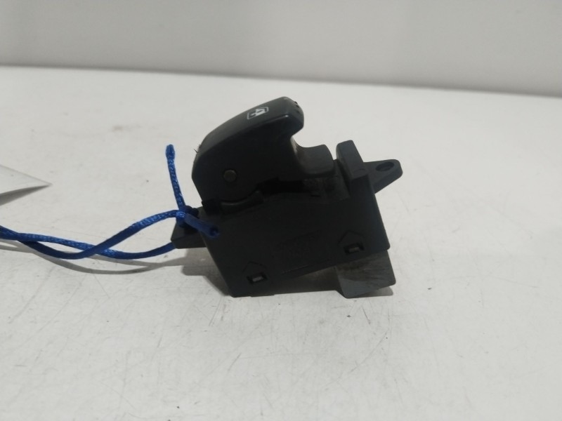 Recambio de mando elevalunas trasero derecho para ssangyong rodius i 2.7 xdi referencia OEM IAM 8584021100HBJ  