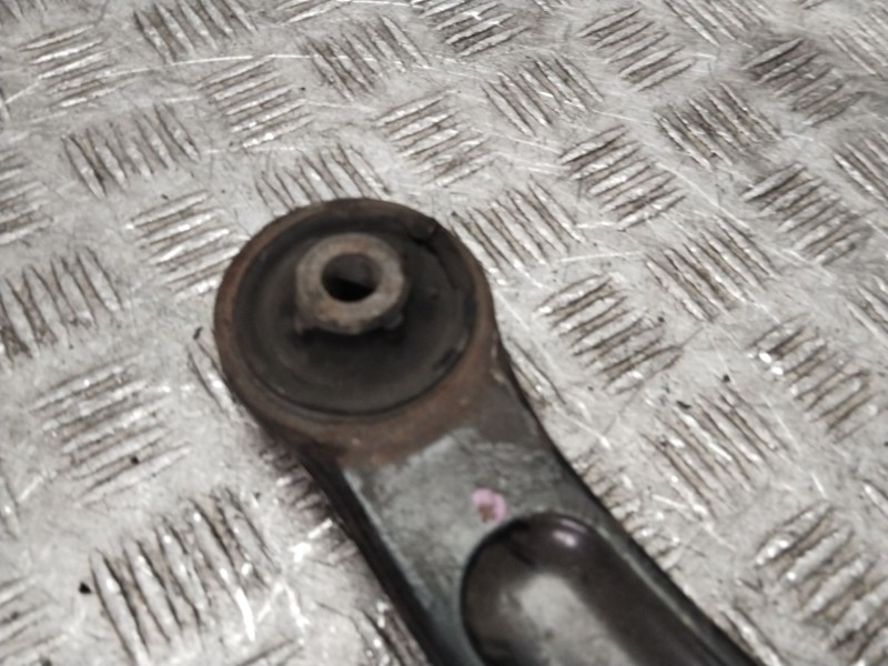 Recambio de brazo suspension inferior delantero izquierdo para peugeot 308 sport referencia OEM IAM 3520V2  