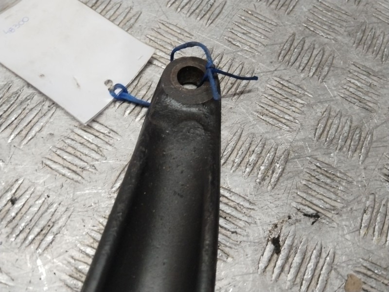 Recambio de brazo suspension inferior delantero izquierdo para peugeot 308 sport referencia OEM IAM 3520V2  