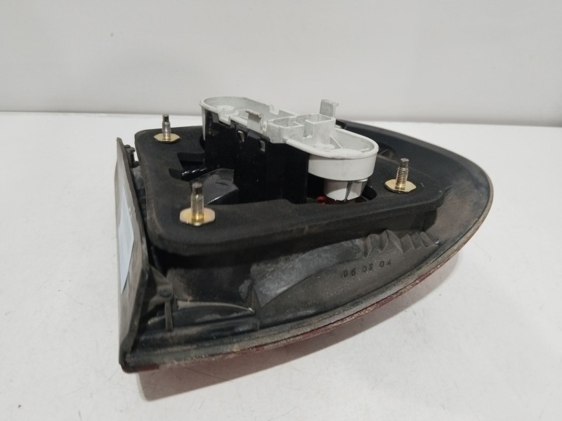 Recambio de piloto trasero izquierdo para volvo v40 station wagon (645) 1.9 di referencia OEM IAM 285901  