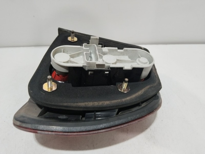 Recambio de piloto trasero izquierdo para volvo v40 station wagon (645) 1.9 di referencia OEM IAM 285901  