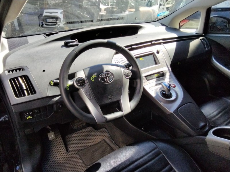 toyota prius (_w3_) del año 2015
