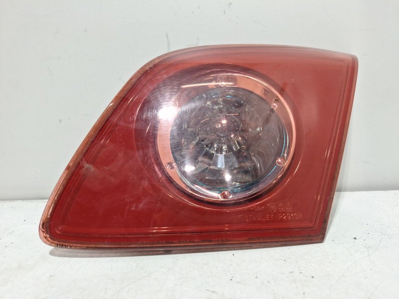 Recambio de piloto porton trasero derecho para mazda 3 (bk) 1.6 (bk14) referencia OEM IAM P2913R  