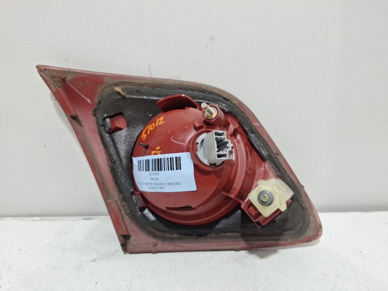 Recambio de piloto porton trasero derecho para mazda 3 (bk) 1.6 (bk14) referencia OEM IAM P2913R  