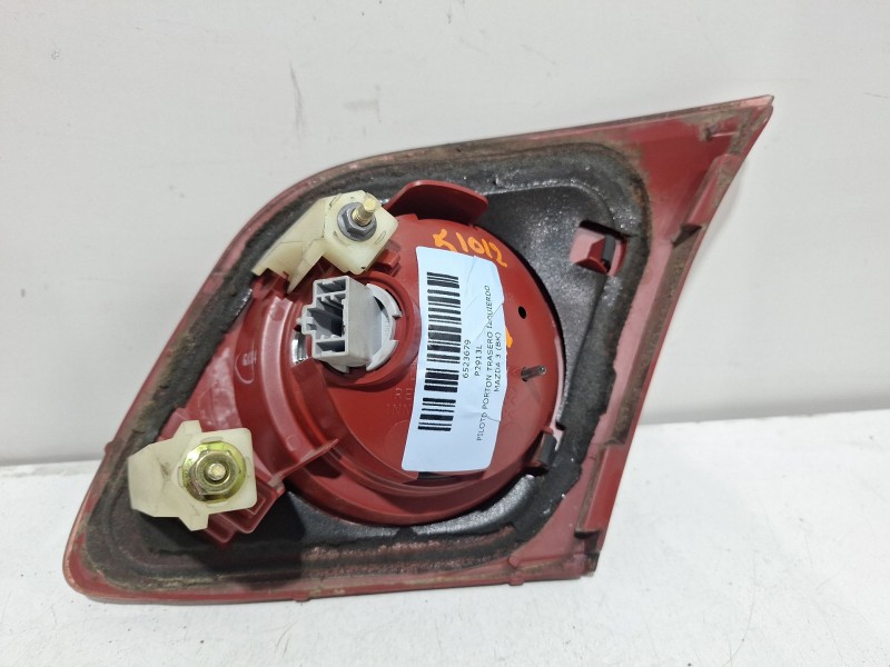Recambio de piloto porton trasero izquierdo para mazda 3 (bk) 1.6 (bk14) referencia OEM IAM P2913L  