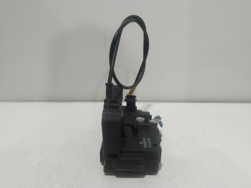 Recambio de cerradura puerta delantera izquierda para opel vivaro tour referencia OEM IAM 91166233  