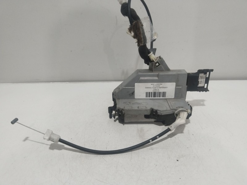 Recambio de cerradura puerta trasera derecha para peugeot 3008 confort referencia OEM IAM 9138Z2  