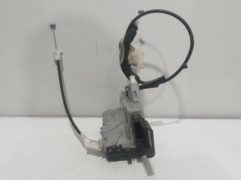 Recambio de cerradura puerta trasera derecha para peugeot 3008 confort referencia OEM IAM 9138Z2  