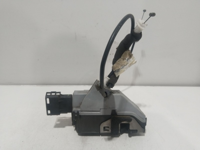 Recambio de cerradura puerta trasera derecha para peugeot 3008 confort referencia OEM IAM 9138Z2  