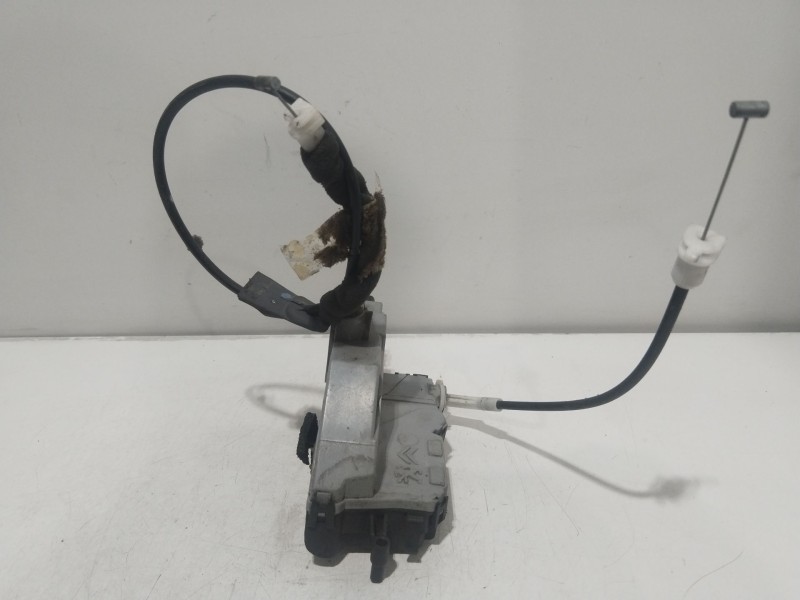 Recambio de cerradura puerta trasera derecha para peugeot 3008 confort referencia OEM IAM 9138Z2  