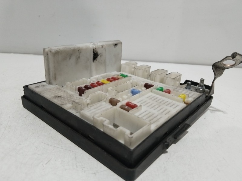 Recambio de caja reles / fusibles para renault kangoo (f/kc0) base / base authentique referencia OEM IAM 8201044237  