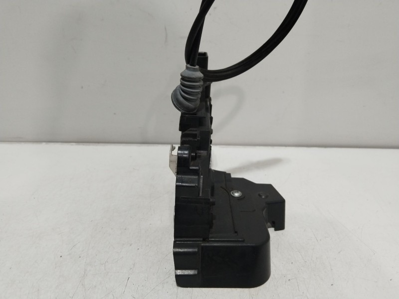 Recambio de cerradura puerta delantera derecha para volvo s40 berlina 2.0 kinetic referencia OEM IAM 30753664  