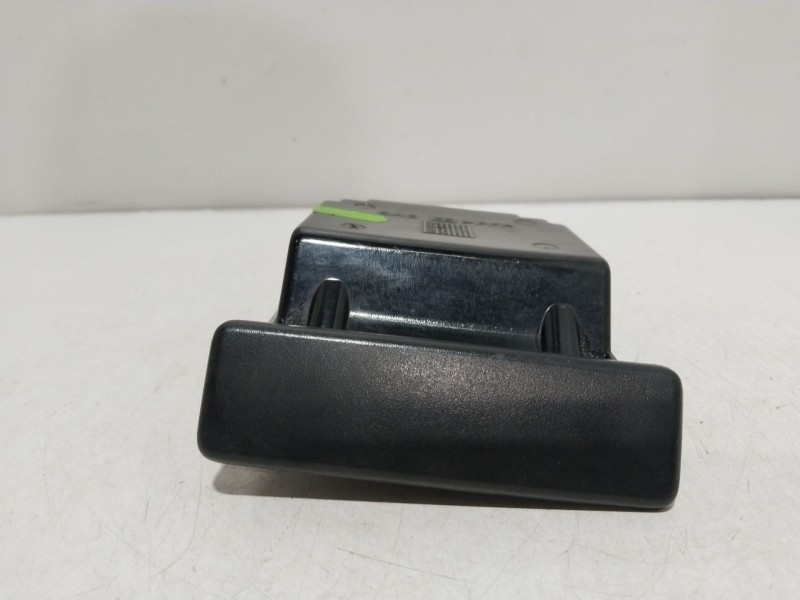 Recambio de cenicero para opel agila básico referencia OEM IAM 09216601  