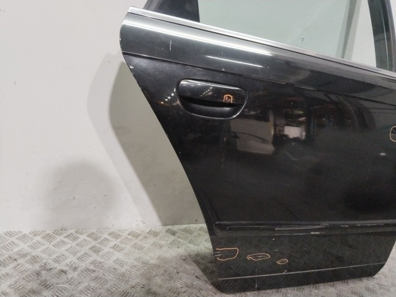 Recambio de puerta trasera derecha para audi a4 b7 avant (8ed) 2.0 tdi referencia OEM IAM 8E0833052J  