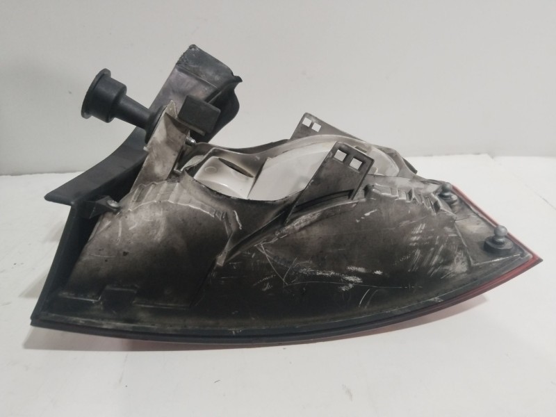 Recambio de piloto trasero izquierdo para audi a4 b7 (8ec) 2.0 tdi 16v referencia OEM IAM 8E5945095  