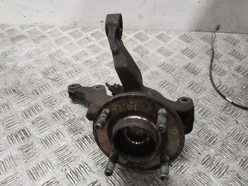 Recambio de mangueta delantera izquierda para nissan primera berlina (p12) acenta referencia OEM IAM 40011AU000  