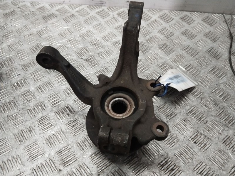 Recambio de mangueta delantera izquierda para nissan primera berlina (p12) acenta referencia OEM IAM 40011AU000  