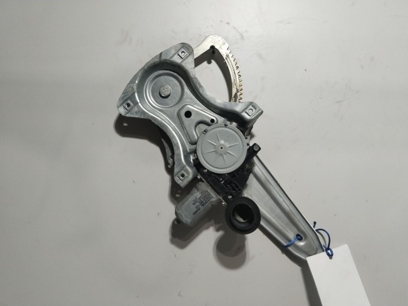 Recambio de elevalunas trasero izquierdo para toyota auris (_e15_) 1.6 (zre151_) referencia OEM IAM 857100D100   Recambio de elevalunas trasero izquierdo para toyota auris (_e15_) 1.6 (zre151_) referencia OEM IAM 857100D100