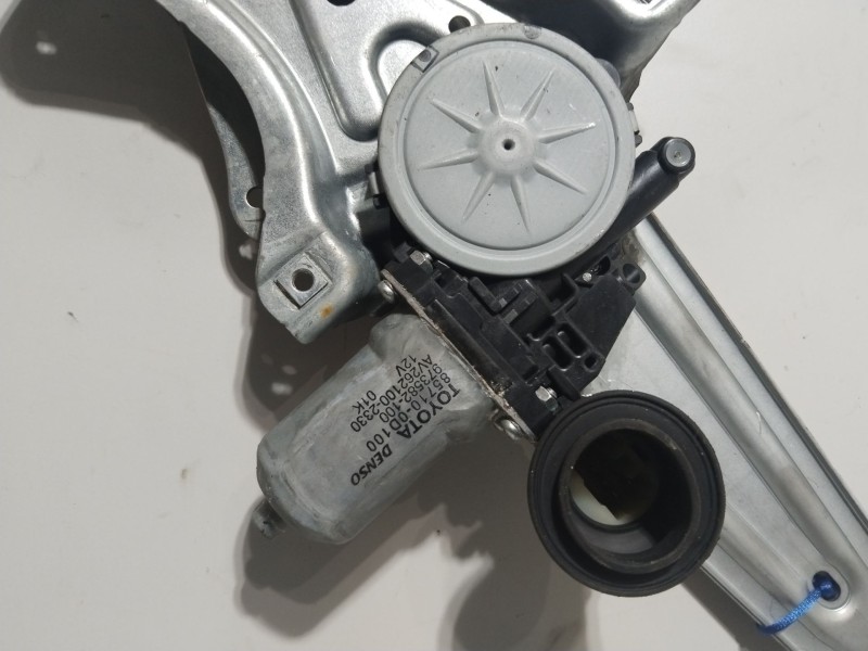 Recambio de elevalunas trasero izquierdo para toyota auris (_e15_) 1.6 (zre151_) referencia OEM IAM 857100D100   Recambio de elevalunas trasero izquierdo para toyota auris (_e15_) 1.6 (zre151_) referencia OEM IAM 857100D100