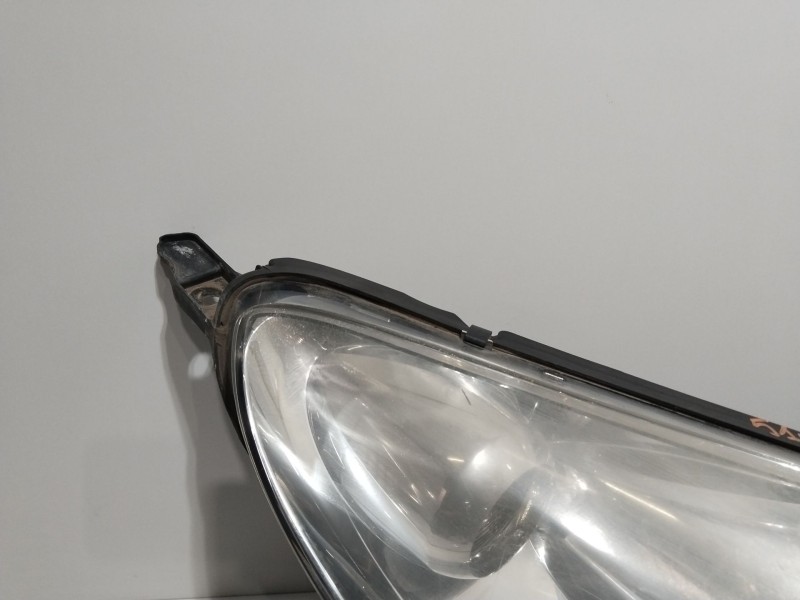 Recambio de faro derecho para peugeot 407 sw (6e_, 6d_) 2.0 referencia OEM IAM 9660235980  