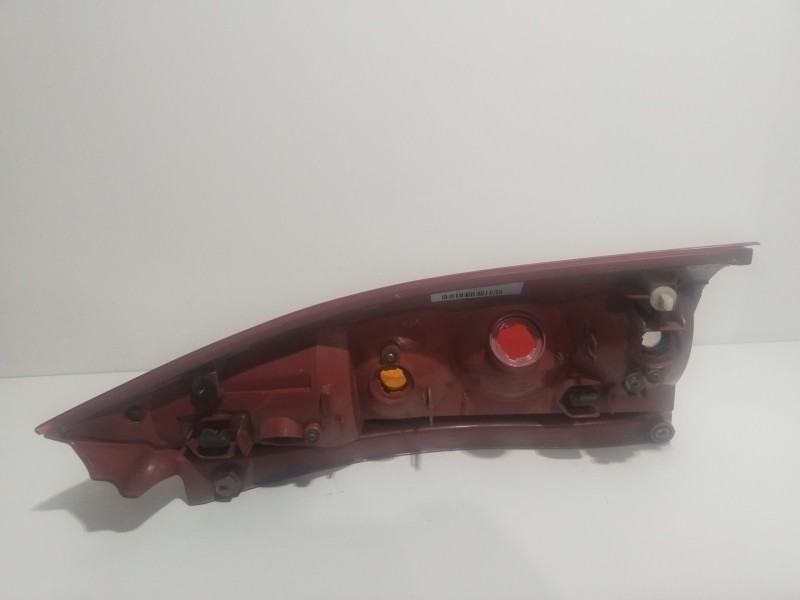 Recambio de piloto trasero izquierdo para mazda premacy (cp) 2.0 td referencia OEM IAM 22061961  