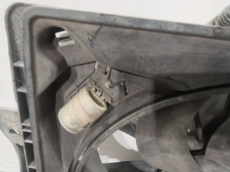 Recambio de electroventilador para opel meriva referencia OEM IAM 52401025  
