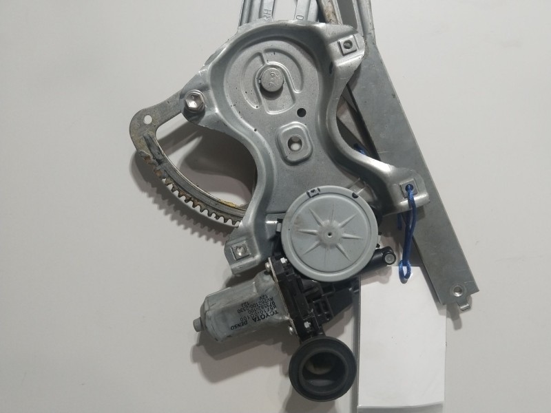 Recambio de elevalunas delantero derecho para toyota auris luna referencia OEM IAM 857100D100  