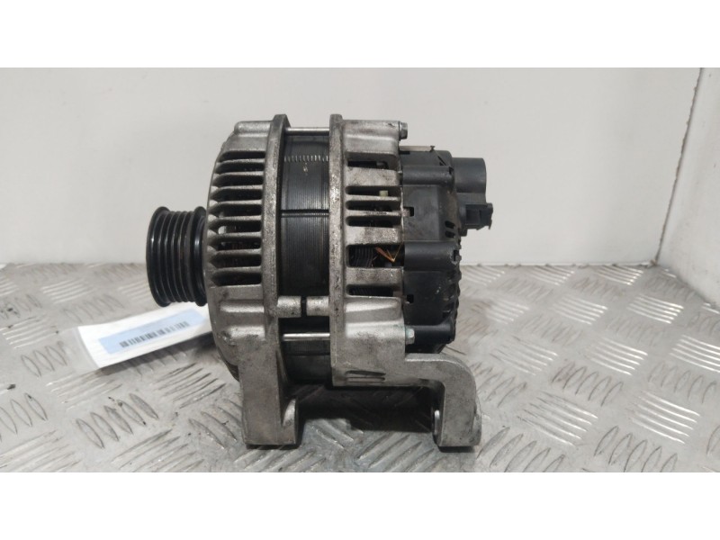 Recambio de alternador para land rover range rover (lm) td6 hse referencia OEM IAM YLE500180E  