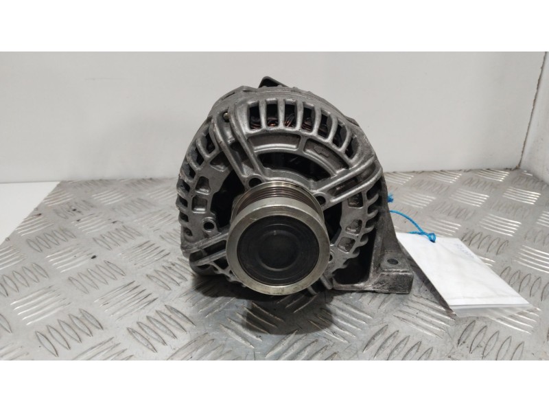 Recambio de alternador para volvo s60 berlina d5 referencia OEM IAM 8676498  