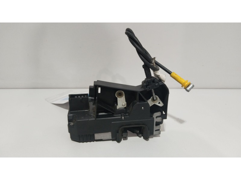 Recambio de cerradura puerta delantera izquierda para renault trafic furgón l1h1 2,7t referencia OEM IAM 8200008246  