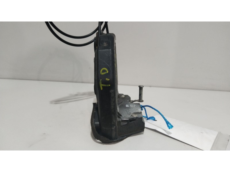 Recambio de cerradura puerta trasera derecha para toyota auris active referencia OEM IAM A046693  
