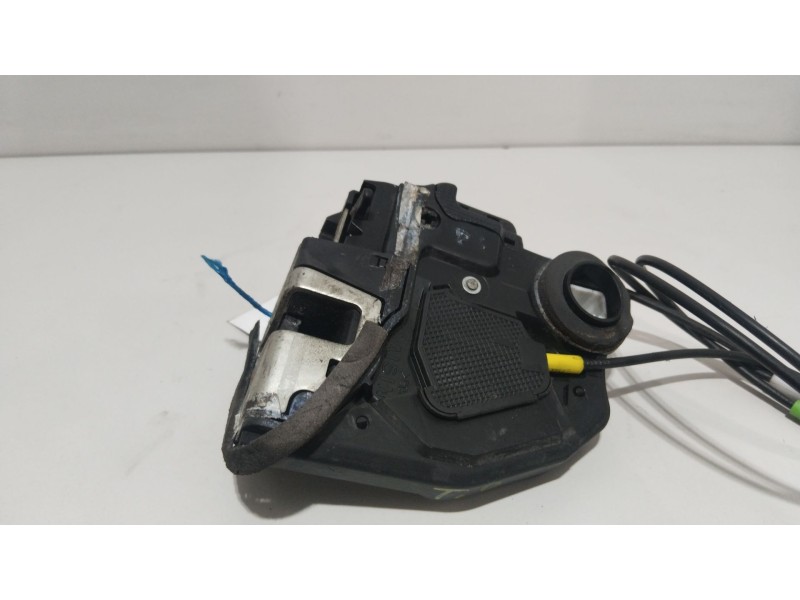 Recambio de cerradura puerta trasera derecha para toyota auris active referencia OEM IAM A046693  