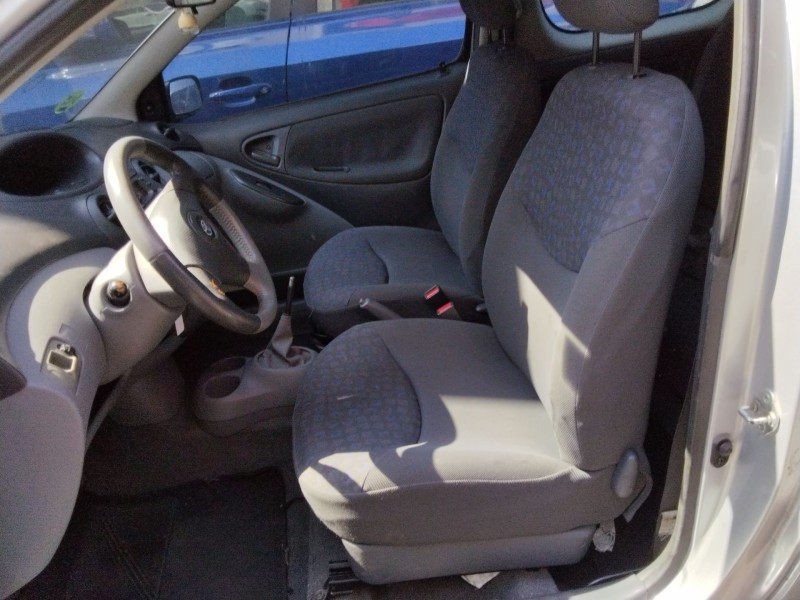 toyota yaris (_p1_) del año 1999