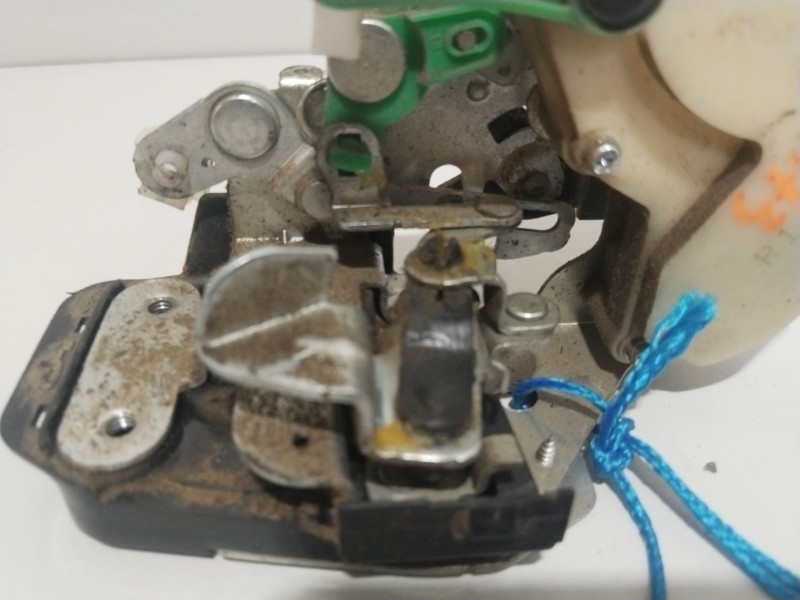 Recambio de cerradura puerta trasera derecha para kia sorento 2.5 crdi active referencia OEM IAM A045777  