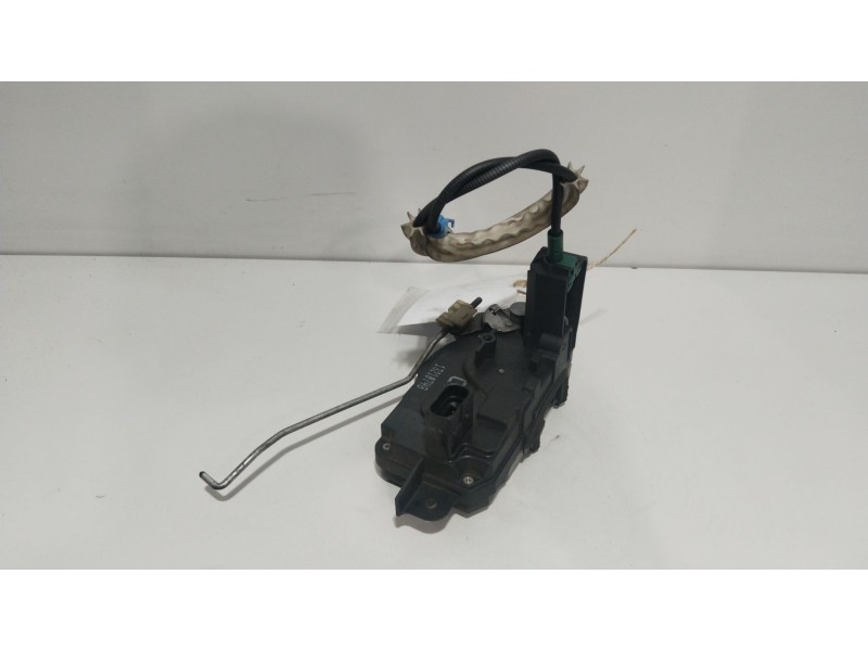 Recambio de cerradura puerta delantera izquierda para opel zafira b family referencia OEM IAM 13210748  